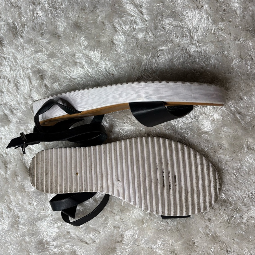 Sandals - Picture 8 of 8